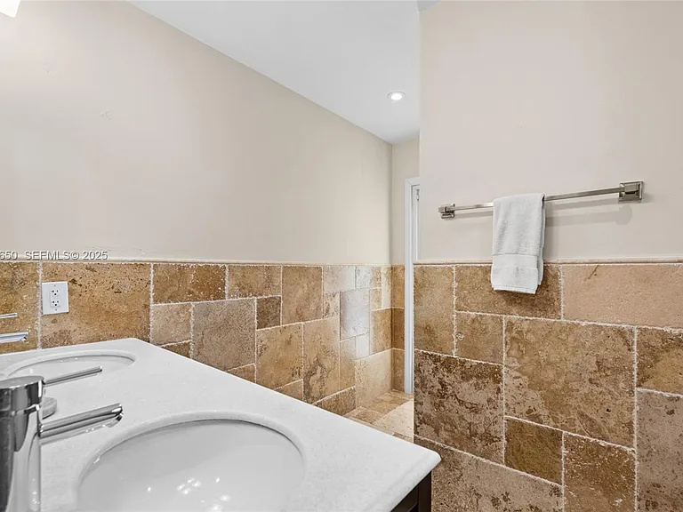 7360 SW 115th St — Photo 37