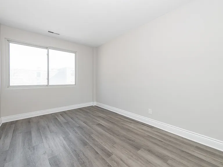 200 Bronson Ave — Photo 15