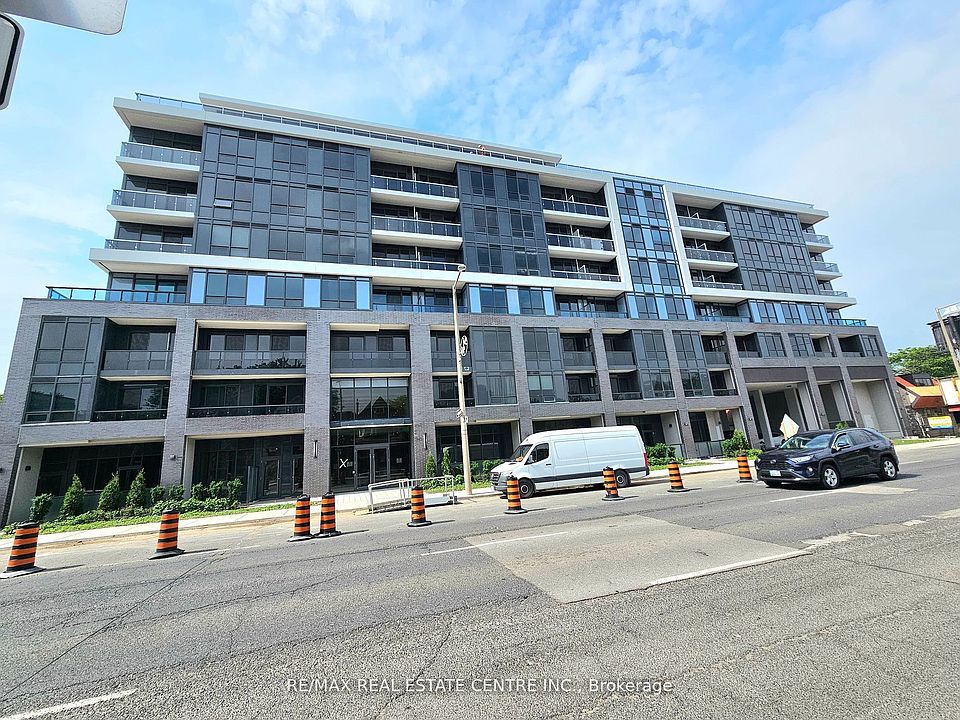 1st image of 415 Main St W #401