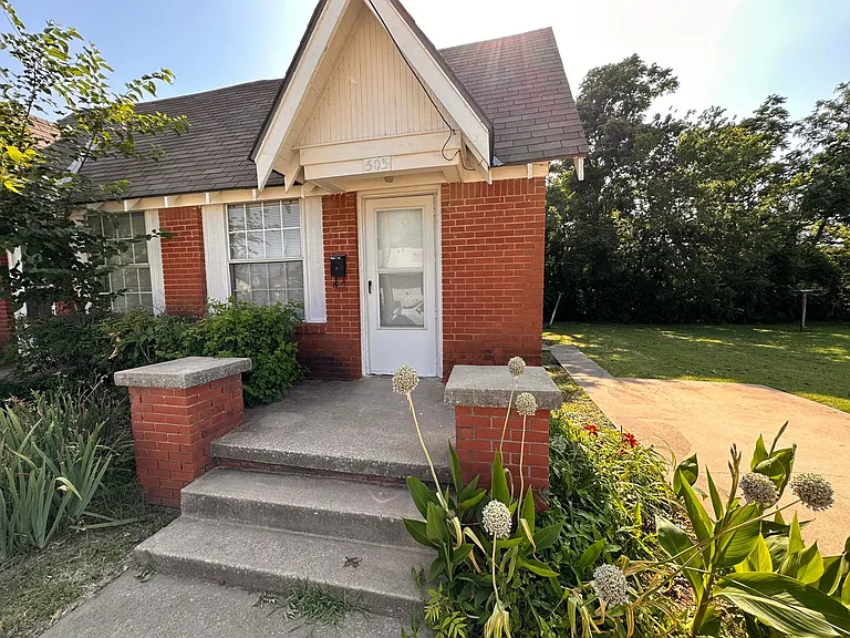503 N Baumann Ave — Photo 3