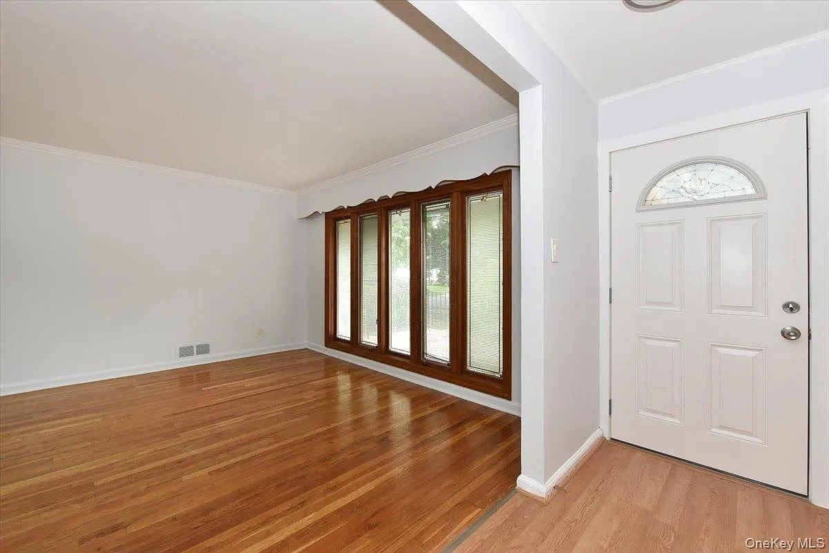 4 bed, 2.5 bath, 1450 sqft, $6,000 — Photo 2