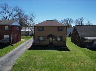 821 Sunset Blvd, Ellwood City, PA 16117