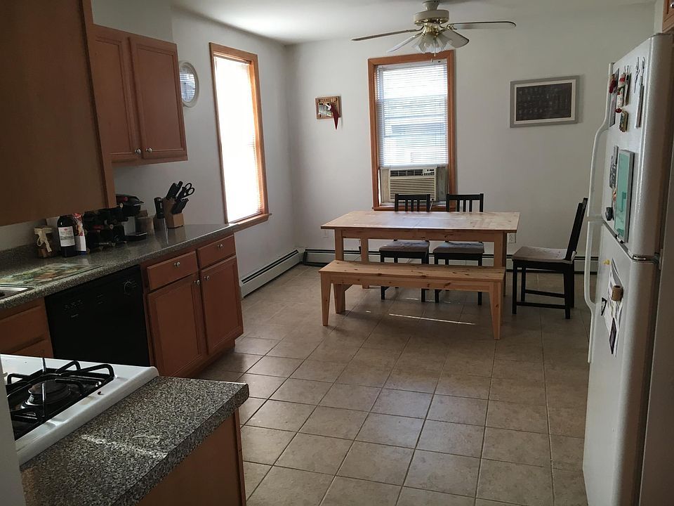 1st image of 47 Lawrence Ave #2