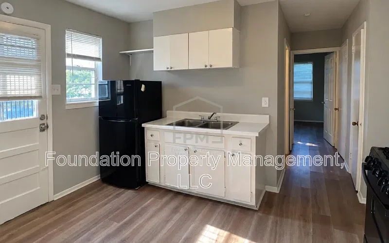 1912 Hubert Ave — Photo 3