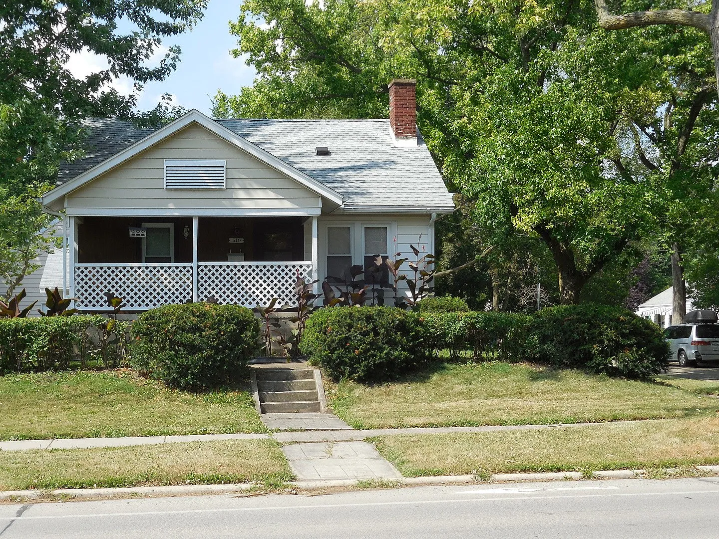 510 E Washington St photo 1