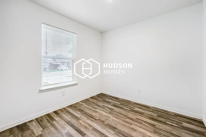 606 Bexar Dr — Photo 10