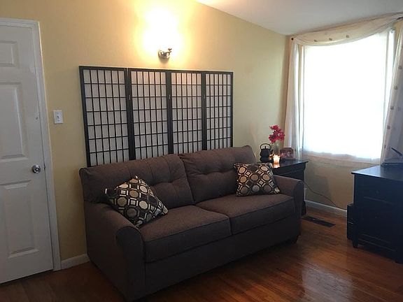 Upstairs Bedroom B (office)