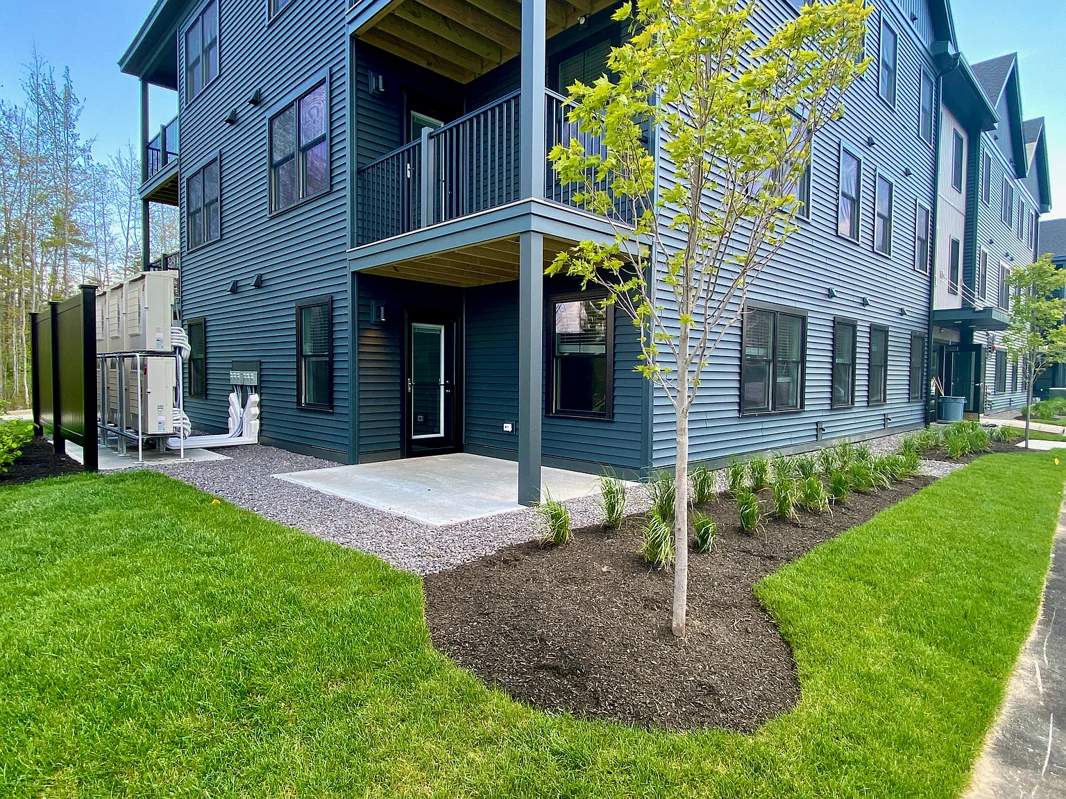 2 bed, 1.5 bath, 1004 sqft, $2,750 — Photo 2