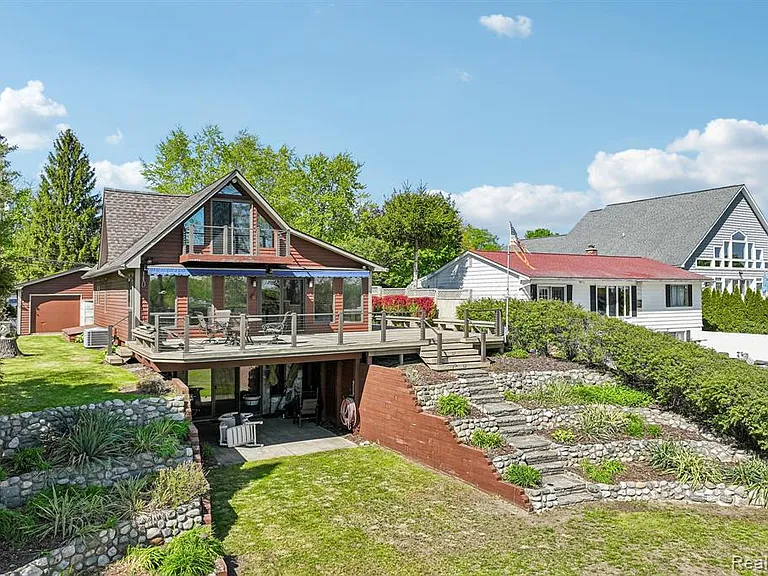3641 Mann Rd — Photo 2