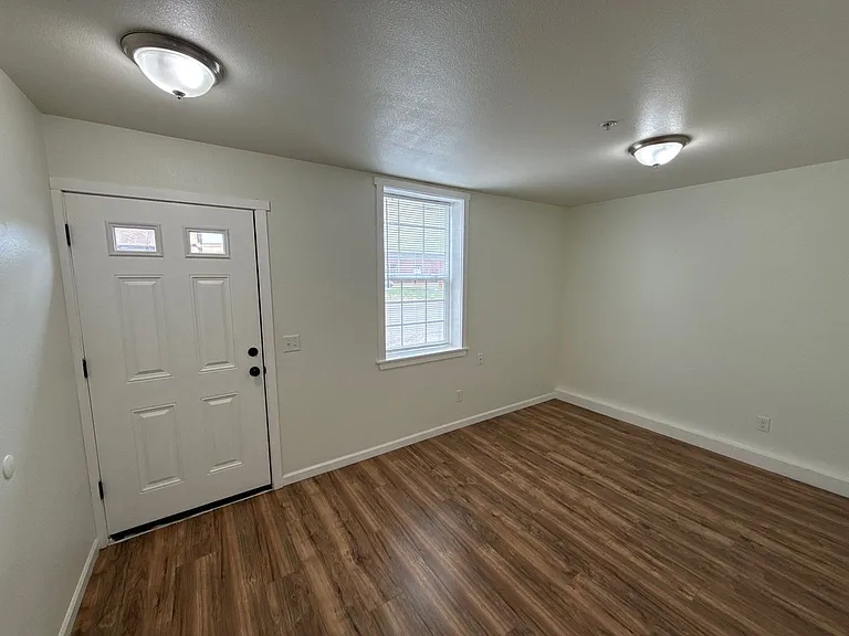 200 Railroad Ave #5 — Photo 2