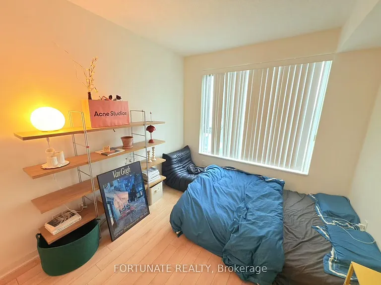 68 Canterbury Pl #901 — Photo 3