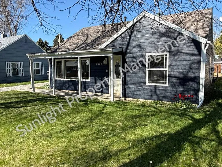 2228 Maple St — Photo 1