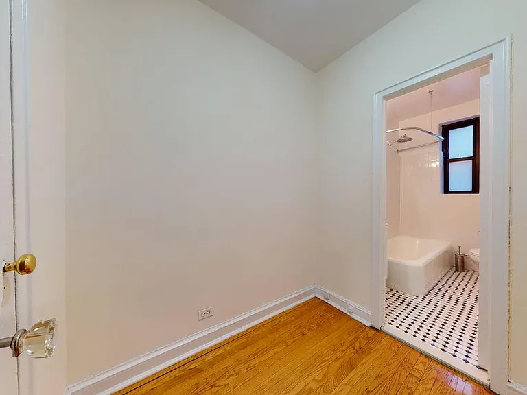 246 E 46th St #4R — Photo 7
