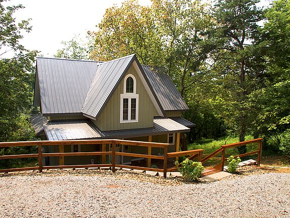 3rd image of 17 West Hills Dr.
