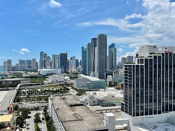 2nd image of 1750 N Bayshore Dr APT 2706