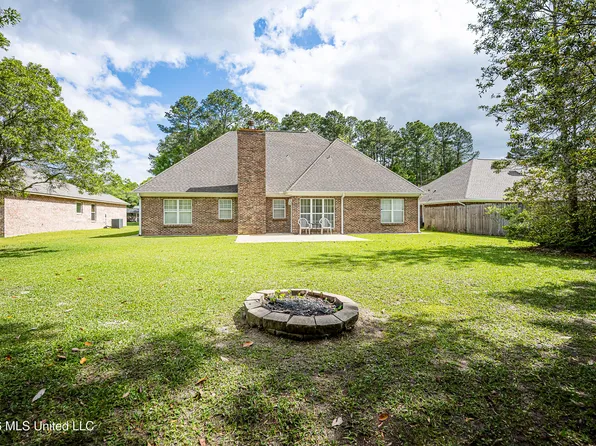 2021 Parkview Dr, Gautier, MS 39553