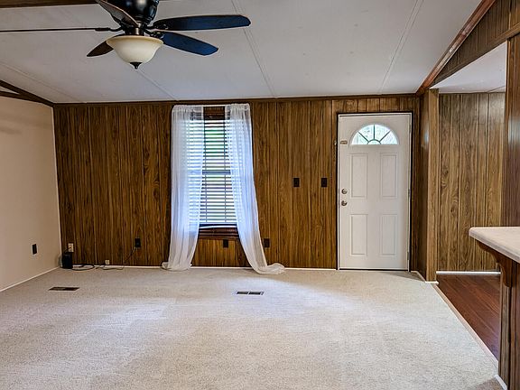 4th image of 3300 Hamlin Rd