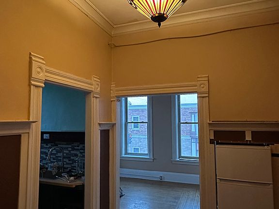 Entrance - Kitchen on the left - Living room ahead.