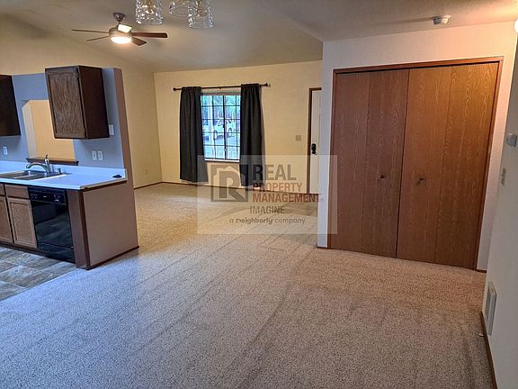 5th image of 577 Malibu Dr SE