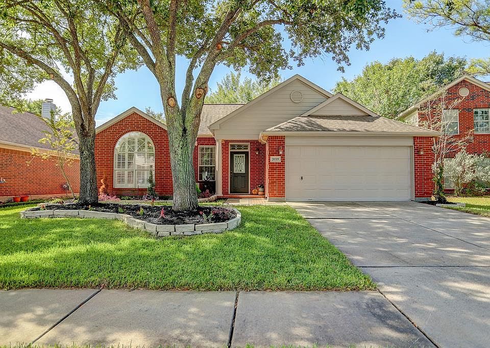 Lovely Front Exterior w/ updated paint