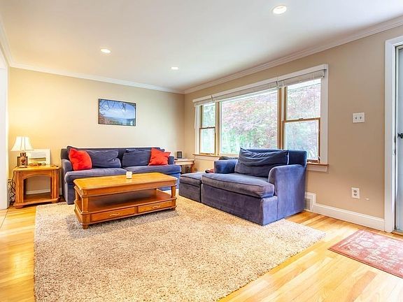 4th image of 159 Westford St