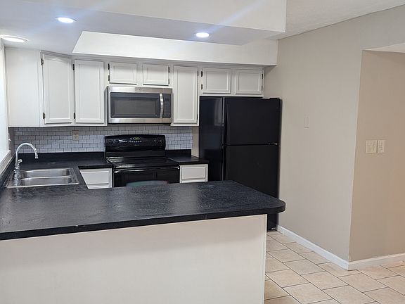2nd image of 472 Woodview Dr