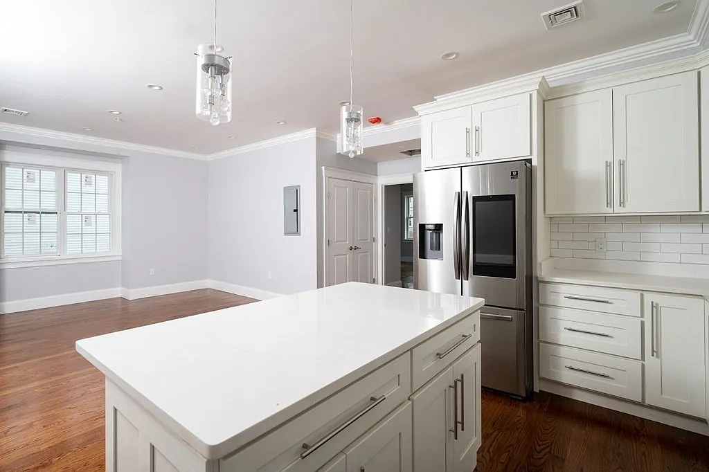 2 bed, 1015 sqft, $3,400 — Photo 4
