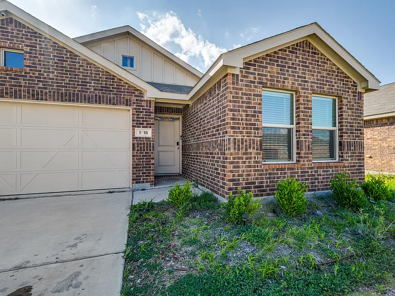 1416 Claireborne Ct — Photo 3