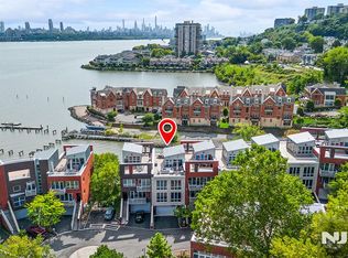 18 Vela Way, Edgewater, NJ 07020