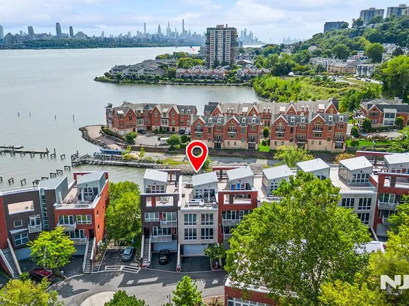 18 Vela Way, Edgewater, NJ 07020