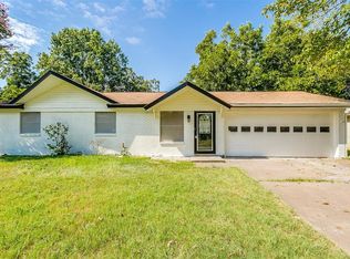233 NW Jayellen Ave, Burleson, TX 76028