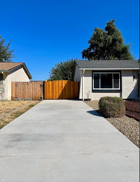 4 bed, 1307 sqft, $3,100 — Photo 2