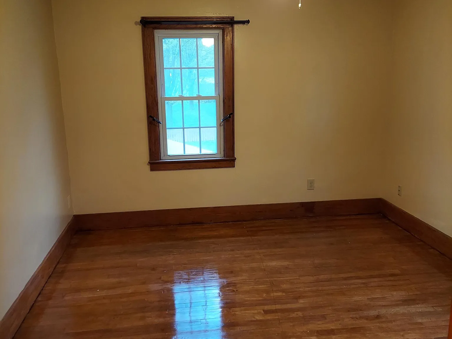 398 S Main St — Photo 2