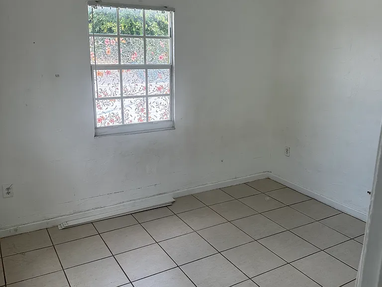 1788 SW 7th St #5 — Photo 5