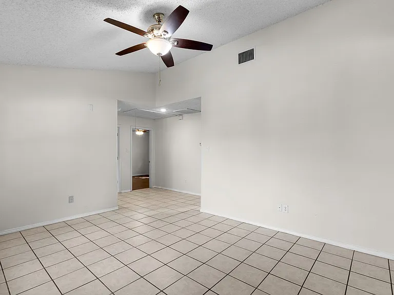 1629 Gordon St — Photo 12