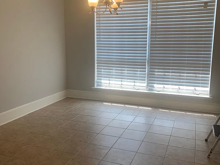 487 Dickinson St — Photo 5
