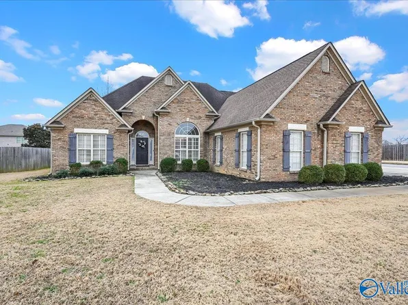 614 Avalon Dr SW, Hartselle, AL 35640
