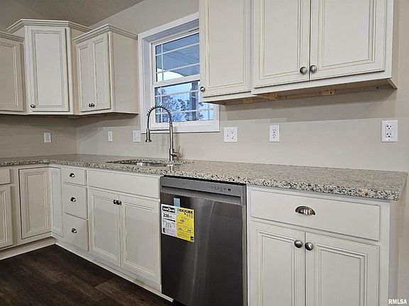 3rd image of 109 Brase St