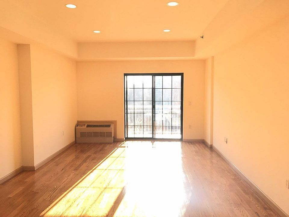 1st image of 5828 44th Ave APT 8C