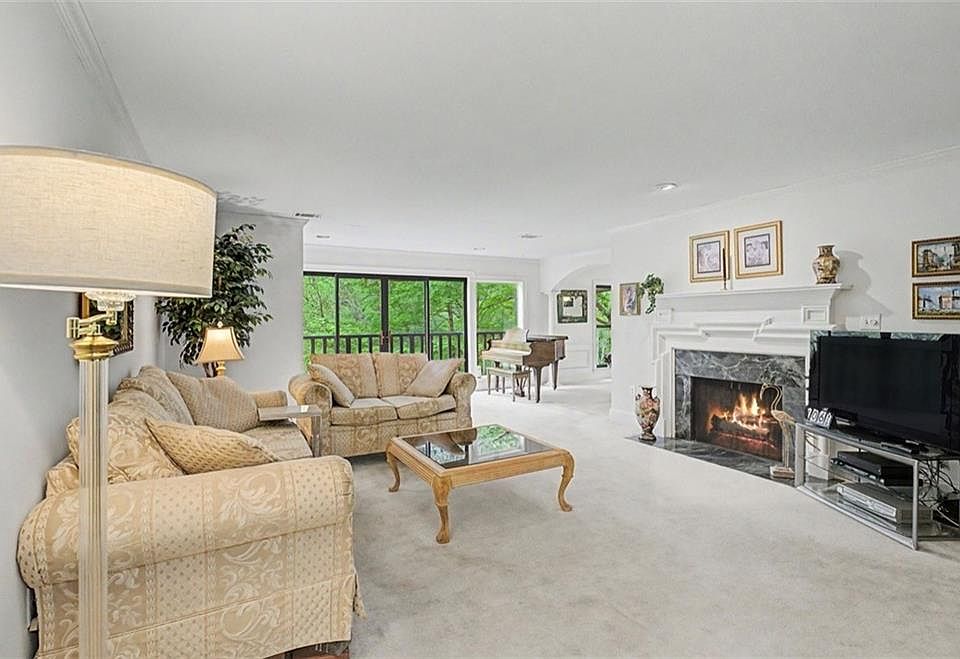 1st image of 23201 Plantation Dr NE