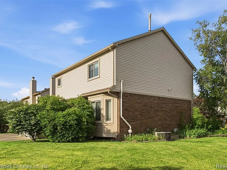 6474 Bedview Dr — Photo 44