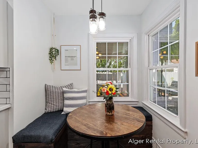 1039 Alger St SE — Photo 7