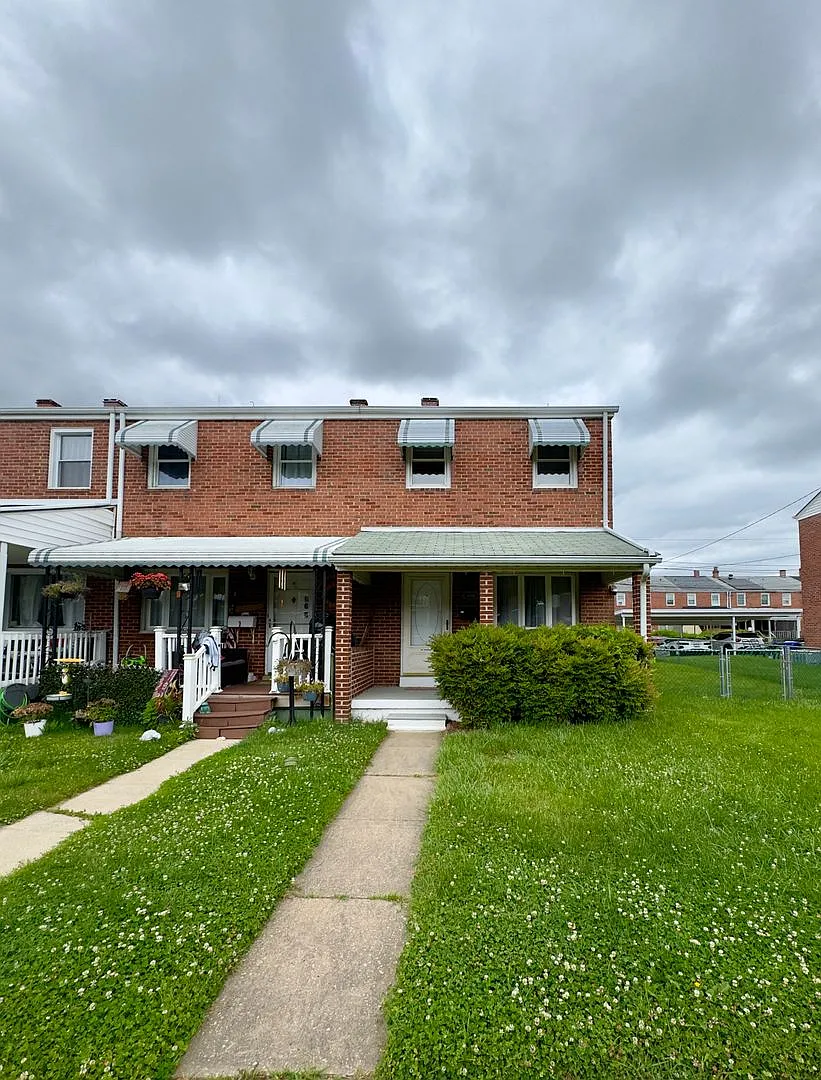 Charming 2 Bedroom/2 Bathroom Townhome in Dundalk, MD! — Photo 1