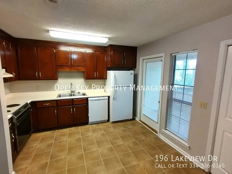196 Lakeview Dr — Photo 6