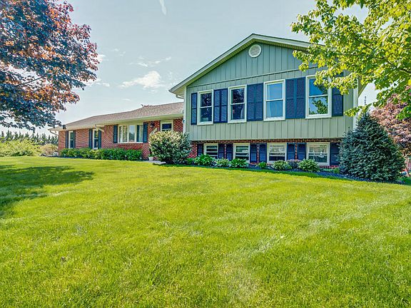 2nd image of 2655 Gilbert Rd