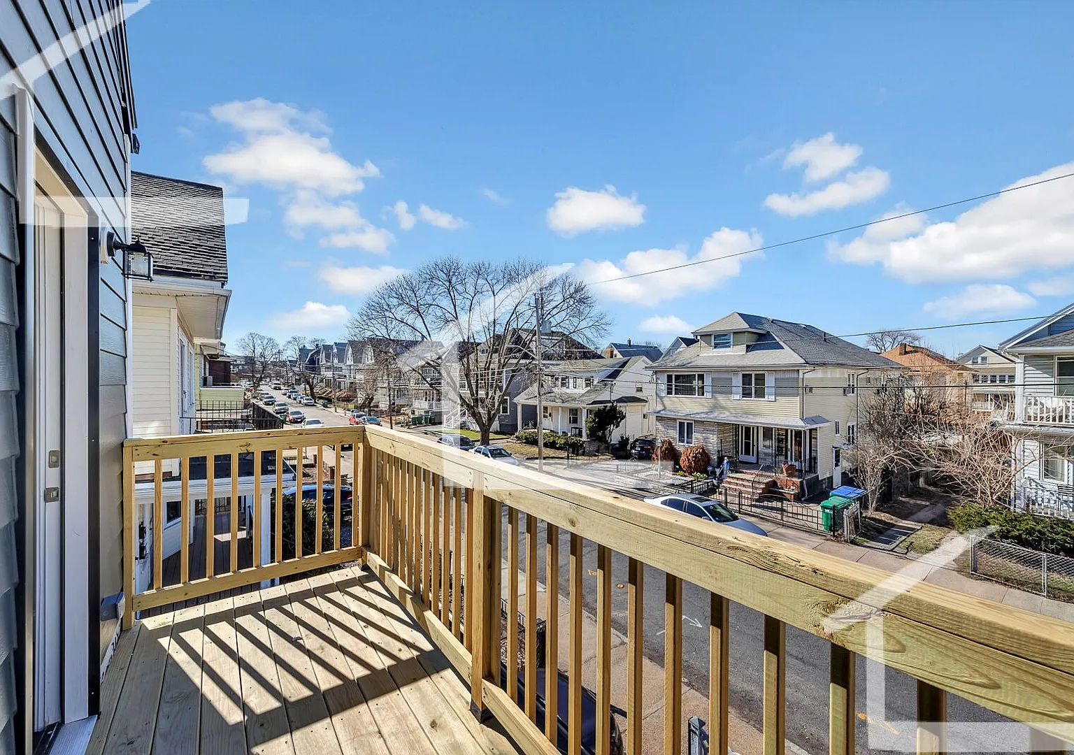 HIge 5 bed steps from Tufts — Photo 4