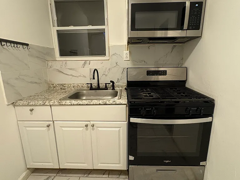 908 Park Ave #A — Photo 1