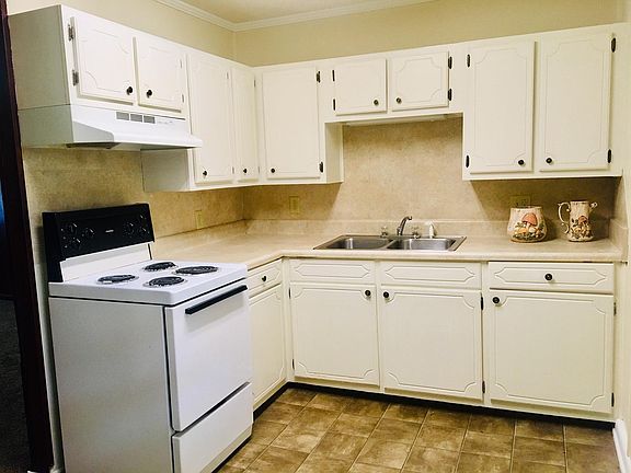 3rd image of 46 Oakwood Dr