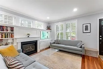 4 bed, 3.5 bath, 2205 sqft, $8,675 — Photo 4
