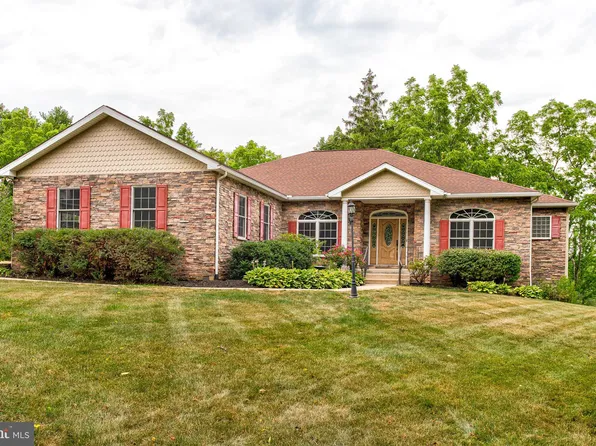 120 Treetops Dr, State College, PA 16801